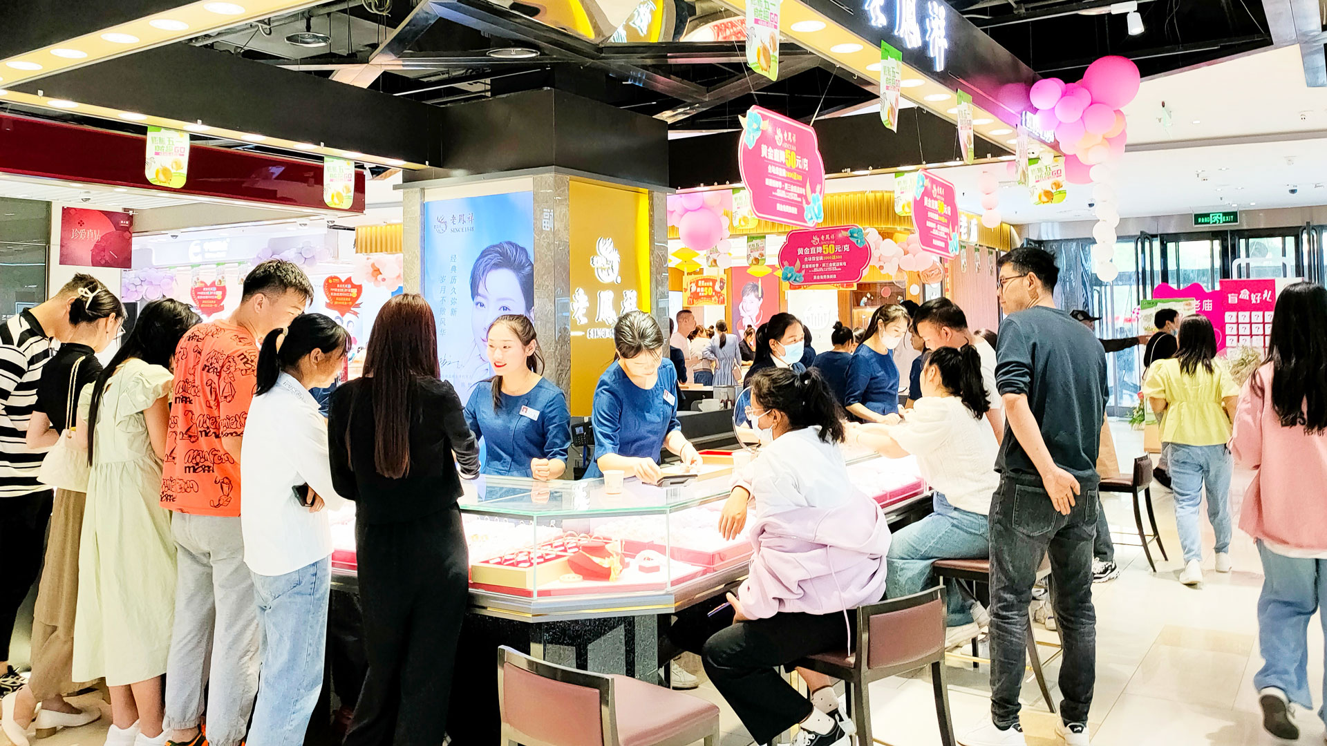 百貨公司：“五一”堅守崗位，護航假期圖二.jpg